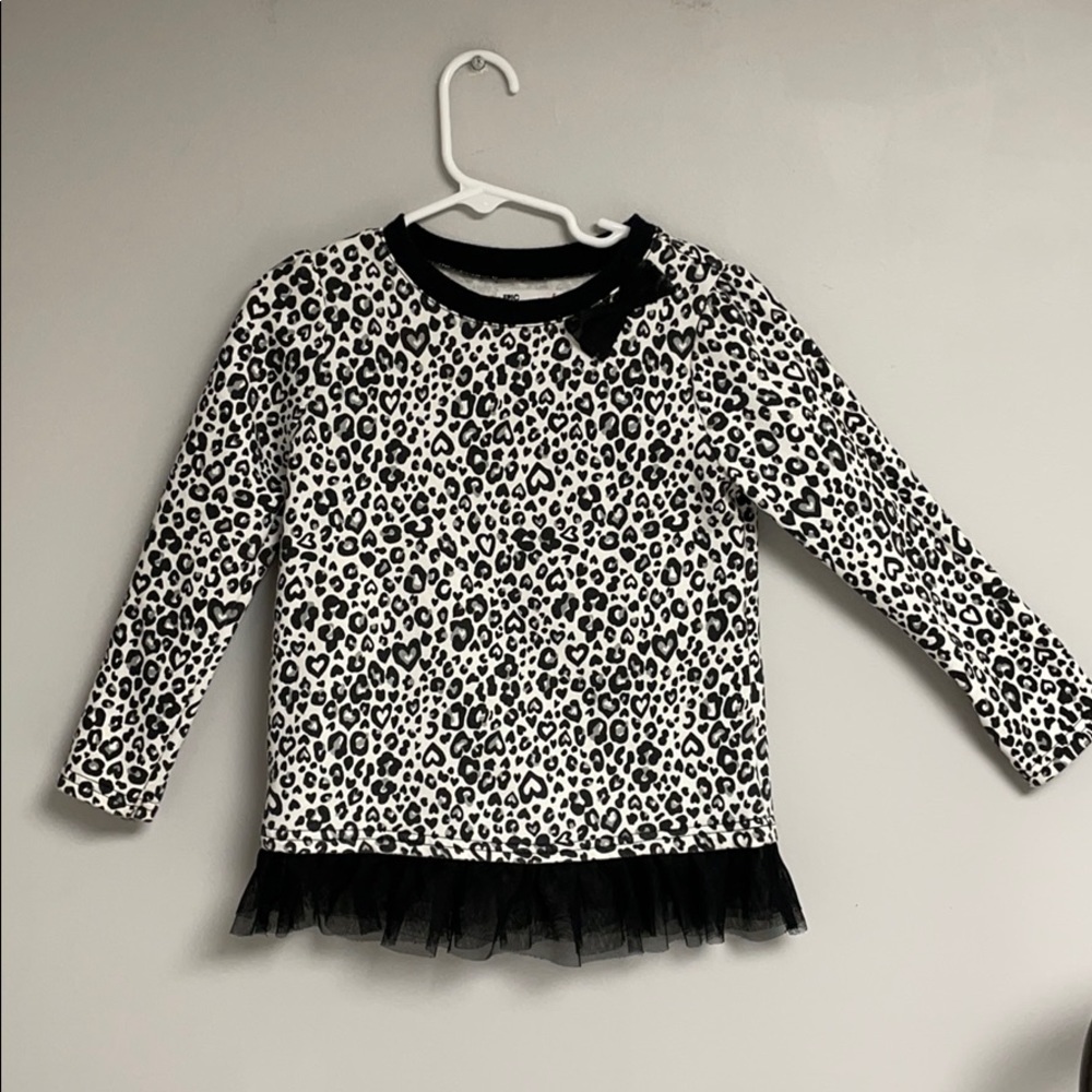 Girls Epic Threads black & white HEARTS print cotton blend top, 5 EUC